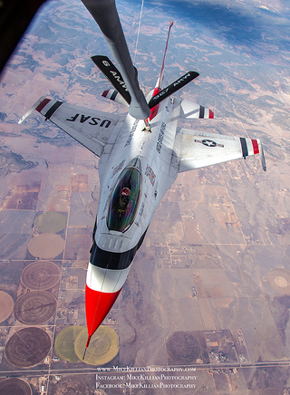 Illustration for article titled Watch The Thunderbirds Gas Up From A KC-135 On Their Way To Florida For the Daytona 500